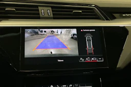 harmaa Audi Q8 e-tron 2023 kuva 23.