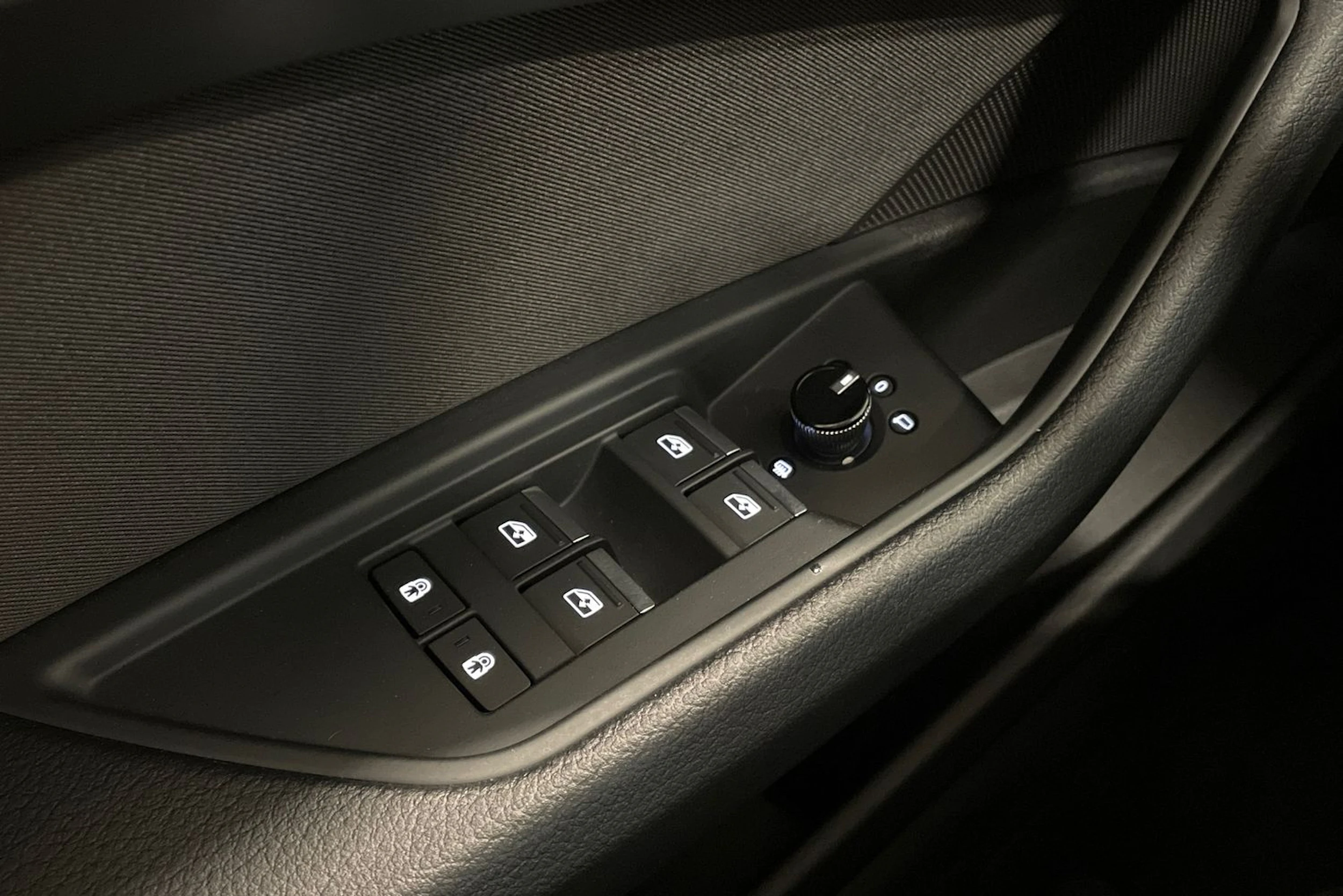 harmaa Audi Q8 e-tron 2023 kuva 26.