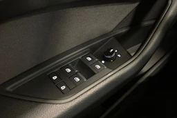 harmaa Audi Q8 e-tron 2023 kuva 26.