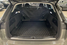 harmaa Audi Q8 e-tron 2023 kuva 27.