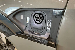 harmaa Audi Q8 e-tron 2023 kuva 32.
