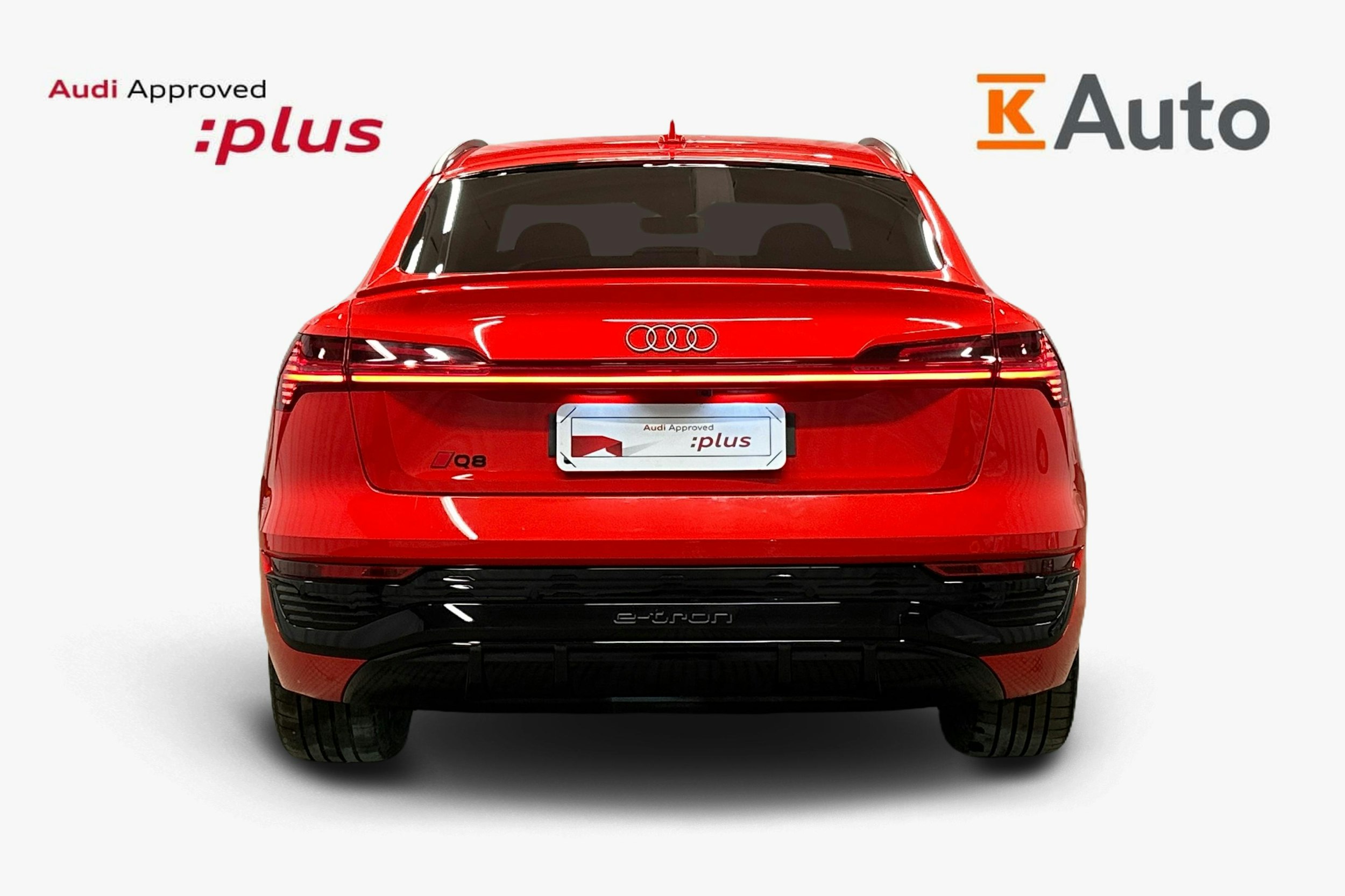 punainen Audi Q8 e-tron 2023 kuva 3.
