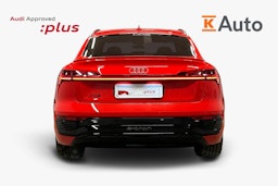 punainen Audi Q8 e-tron 2023 kuva 3.