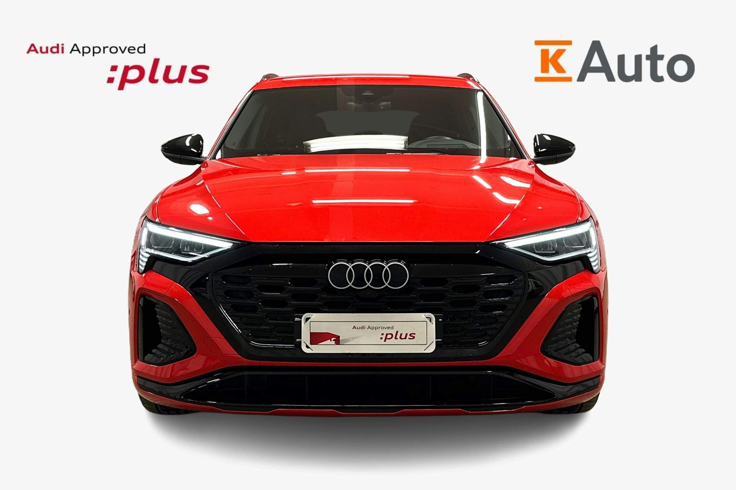 punainen Audi Q8 e-tron 2023 kuva 4.