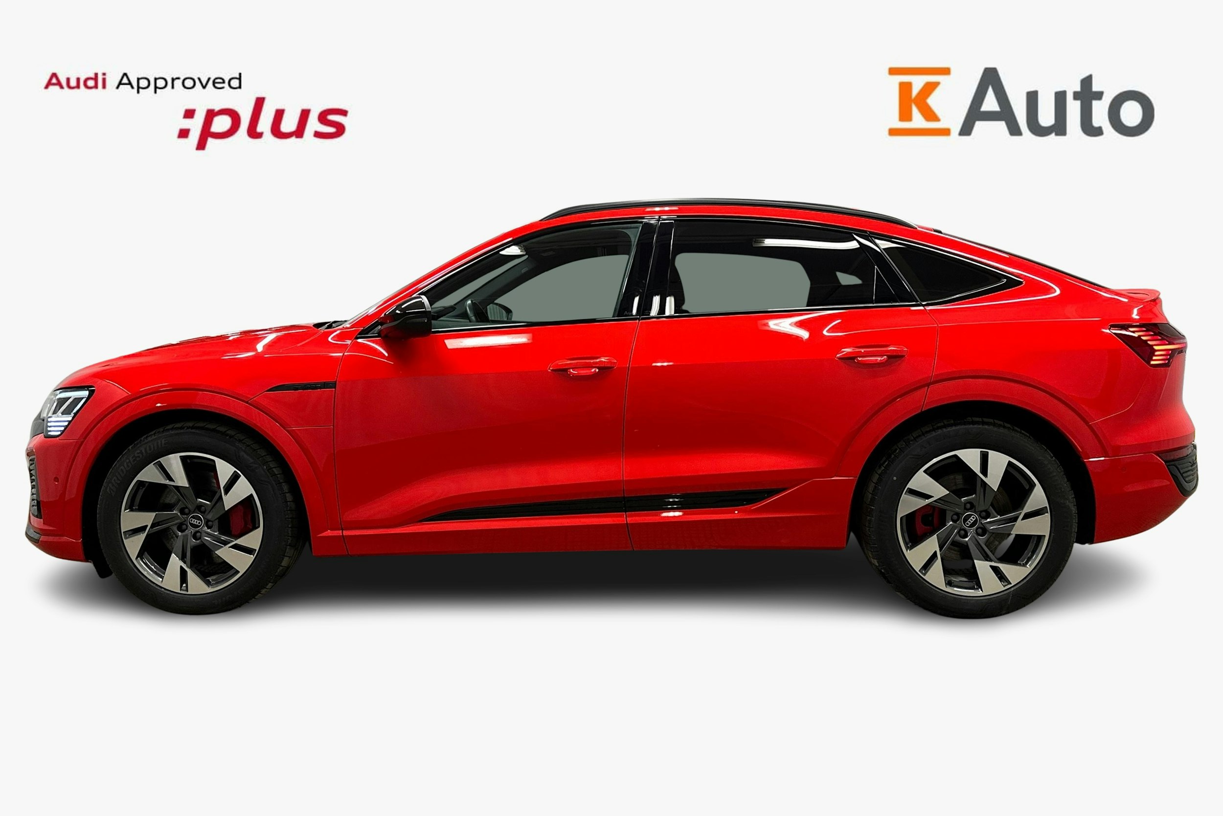 punainen Audi Q8 e-tron 2023 kuva 5.