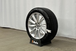 punainen Audi Q8 e-tron 2023 kuva 10.