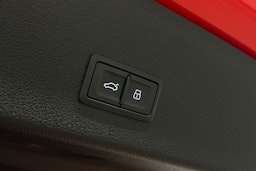 punainen Audi Q8 e-tron 2023 kuva 12.