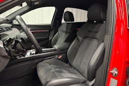 punainen Audi Q8 e-tron 2023 kuva 14.