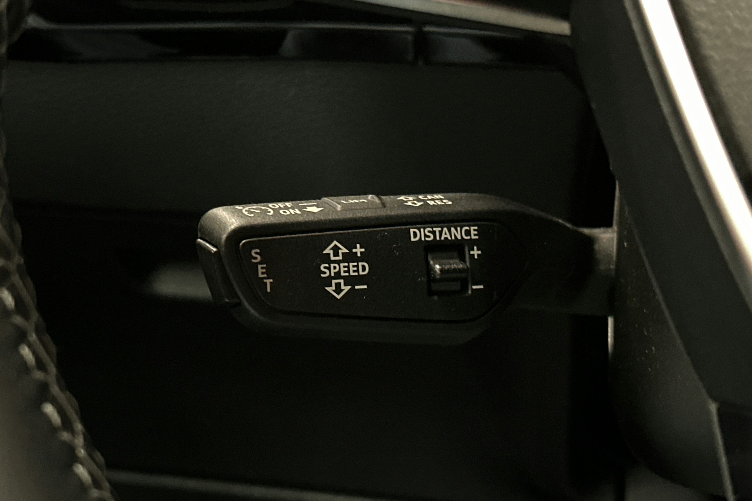 punainen Audi Q8 e-tron 2023 kuva 20.