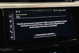 punainen Audi Q8 e-tron 2023 kuva 24.