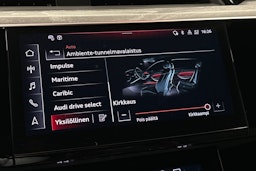 punainen Audi Q8 e-tron 2023 kuva 27.