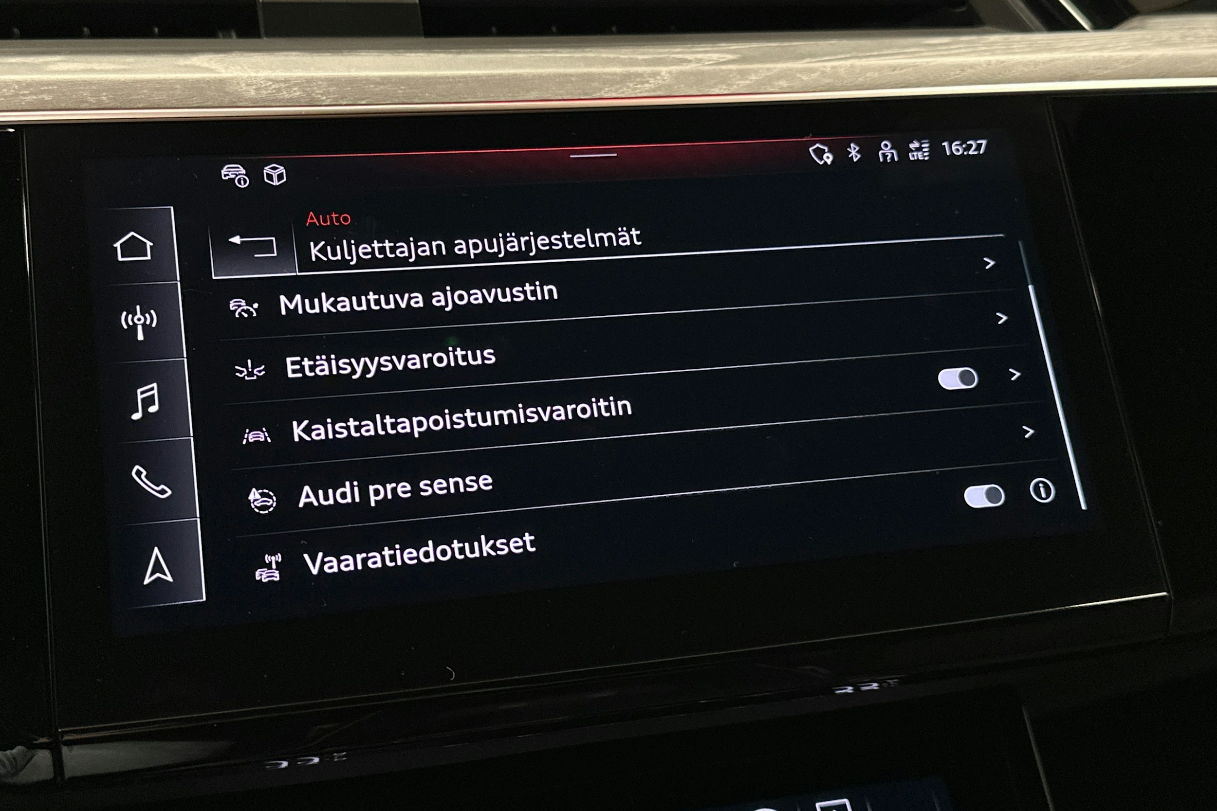 punainen Audi Q8 e-tron 2023 kuva 29.