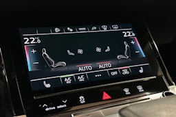 punainen Audi Q8 e-tron 2023 kuva 30.