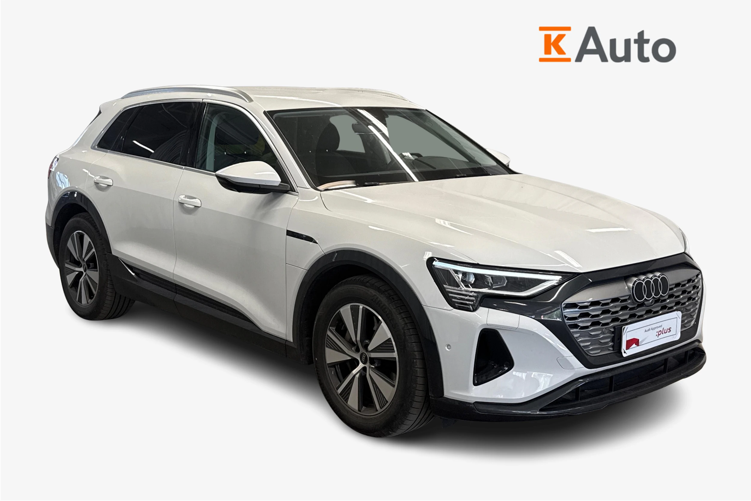 Valkoinen Audi Q8 e-tron 2024 kuva 1.