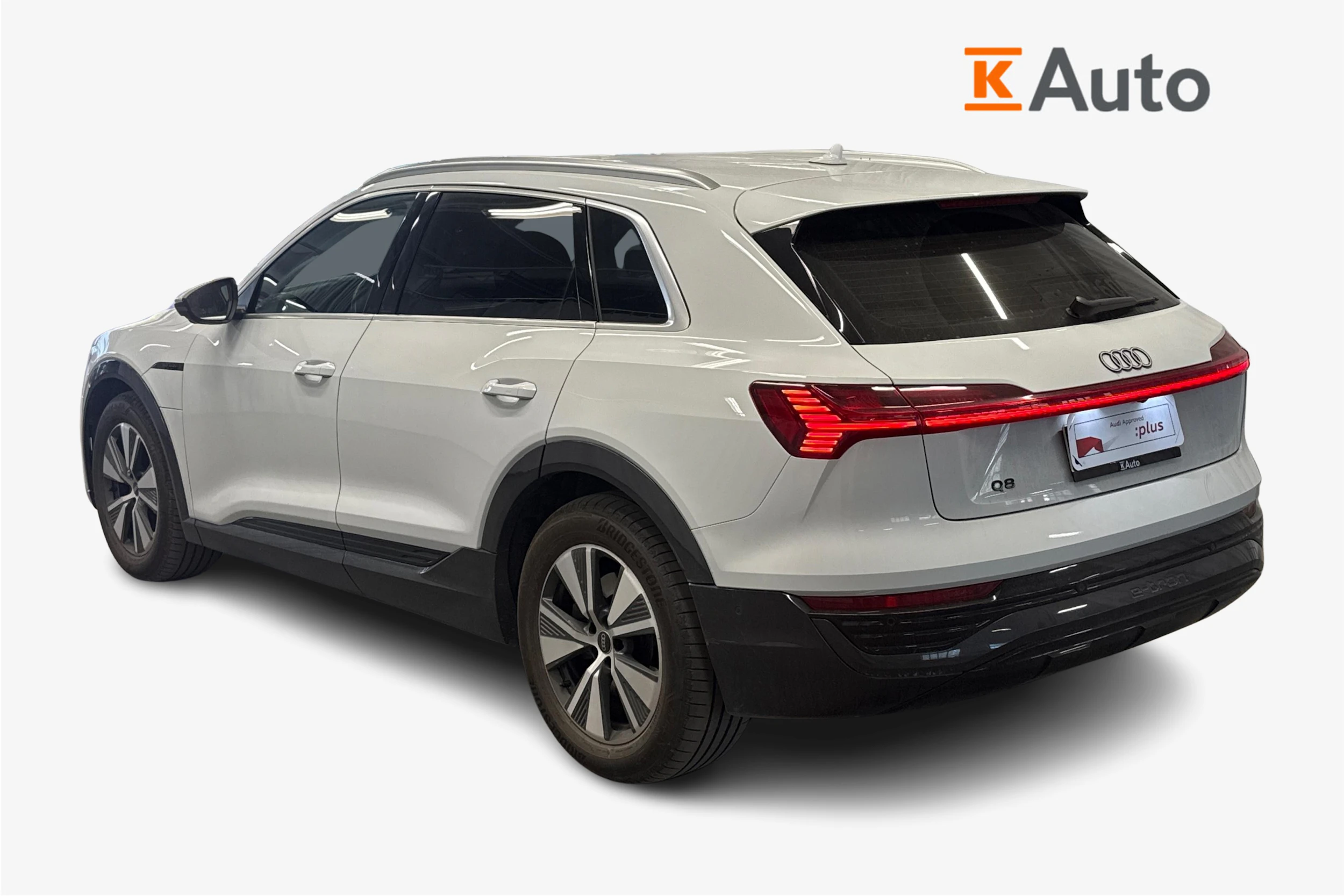 Valkoinen Audi Q8 e-tron 2024 kuva 2.