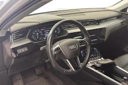 Valkoinen Audi Q8 e-tron 2024 kuva 3.