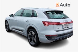 Valkoinen Audi Q8 e-tron 2023 kuva 2.