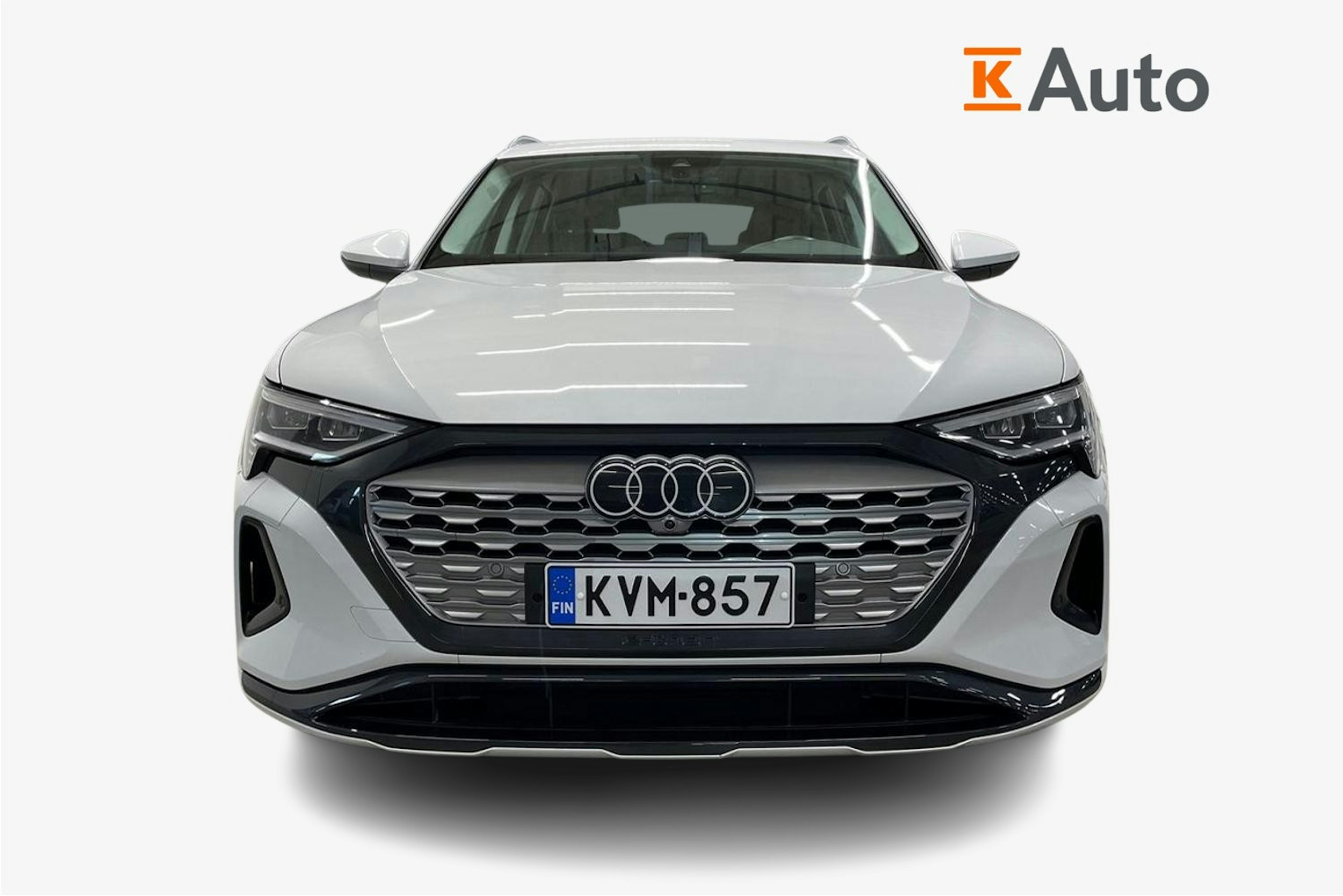 Valkoinen Audi Q8 e-tron 2024 kuva 5.