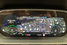 Valkoinen Audi Q8 e-tron 2024 kuva 17.