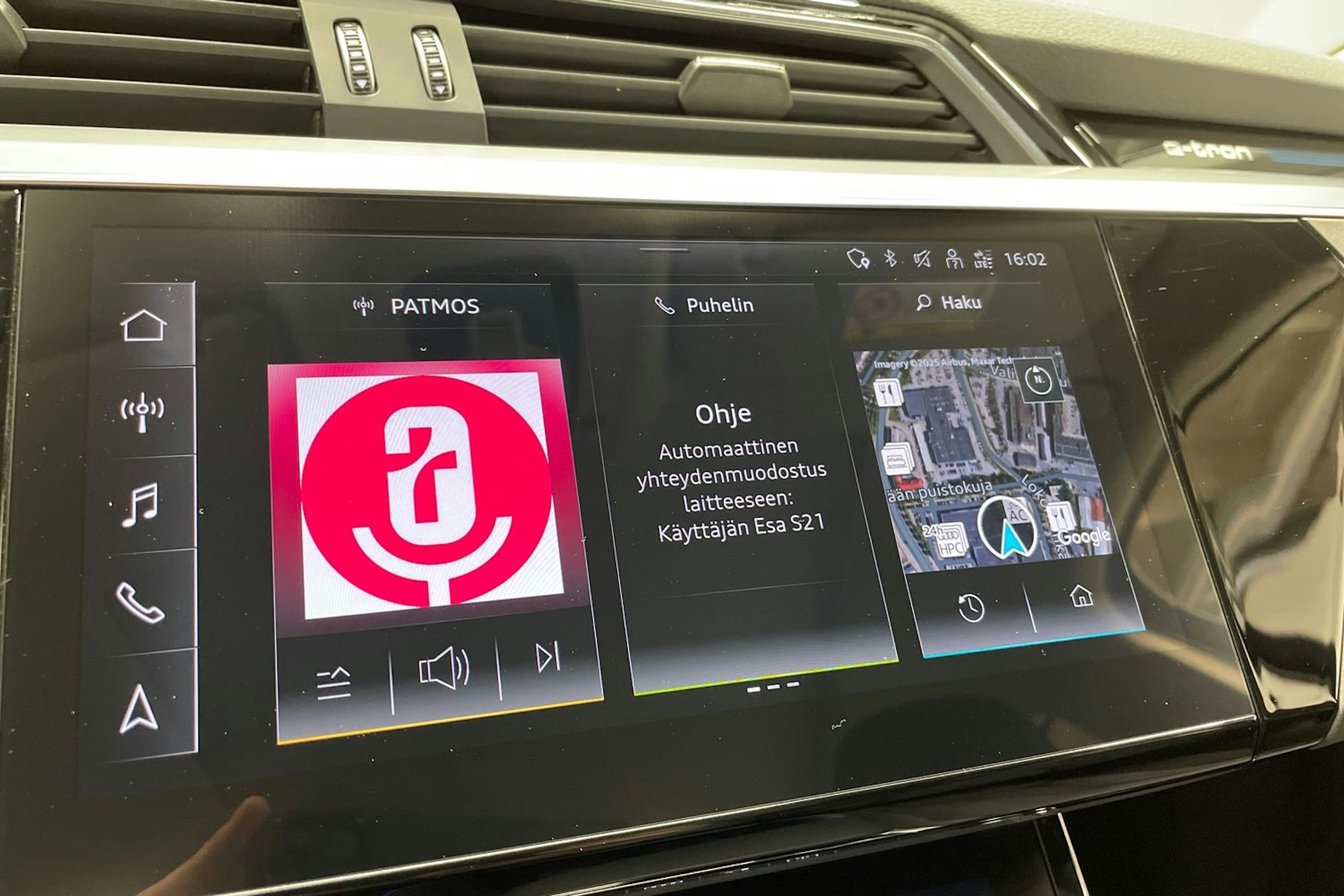 Valkoinen Audi Q8 e-tron 2024 kuva 18.