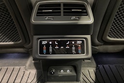 Valkoinen Audi Q8 e-tron 2024 kuva 28.