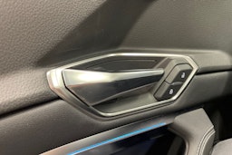 Valkoinen Audi Q8 e-tron 2024 kuva 31.