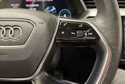 Valkoinen Audi Q8 e-tron 2024 kuva 33.