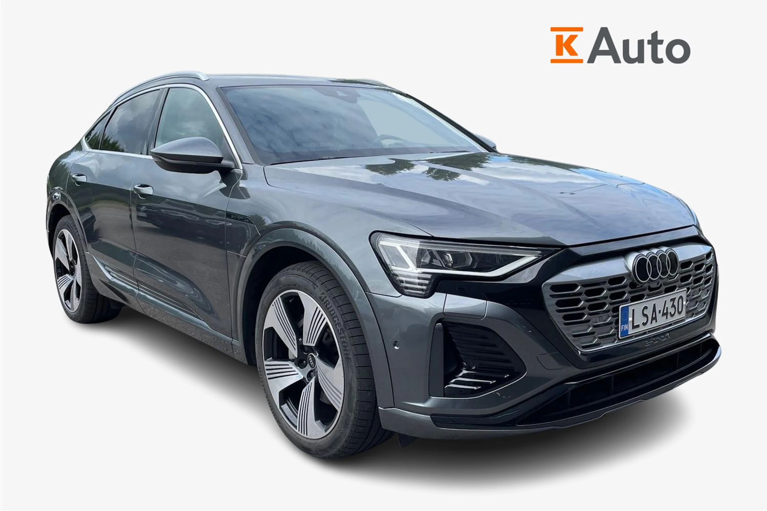 harmaa Audi Q8 e-tron 2023 kuva 1.