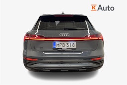harmaa Audi Q8 e-tron 2023 kuva 3.