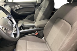 harmaa Audi Q8 e-tron 2023 kuva 10.