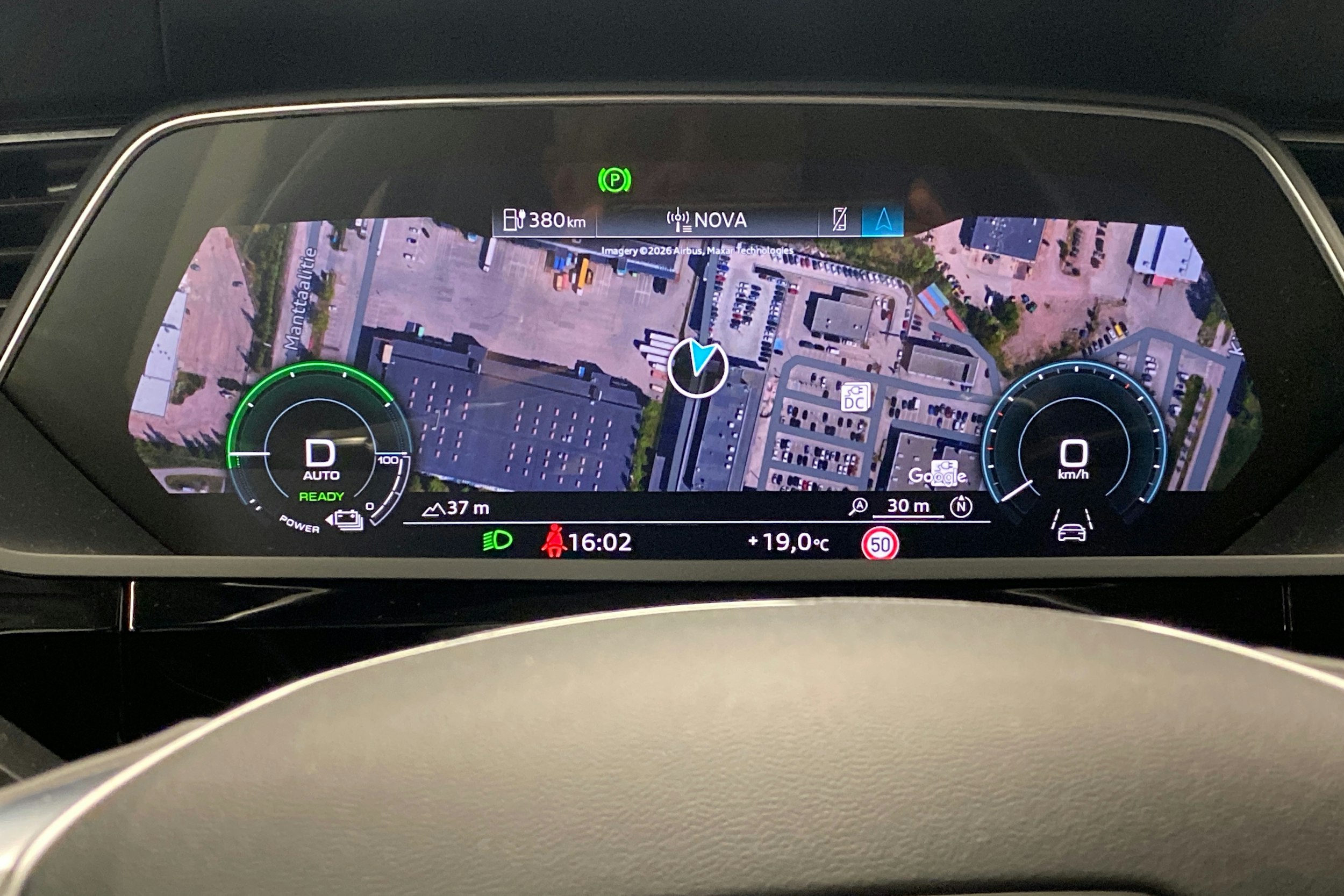 harmaa Audi Q8 e-tron 2023 kuva 15.