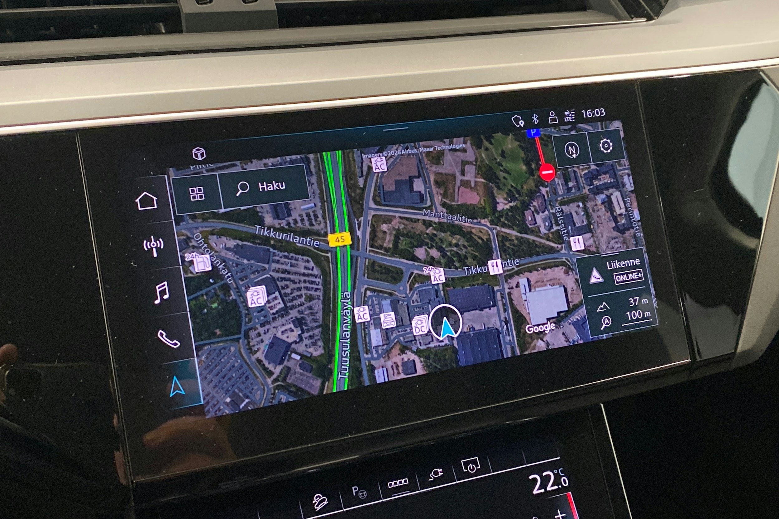 harmaa Audi Q8 e-tron 2023 kuva 16.