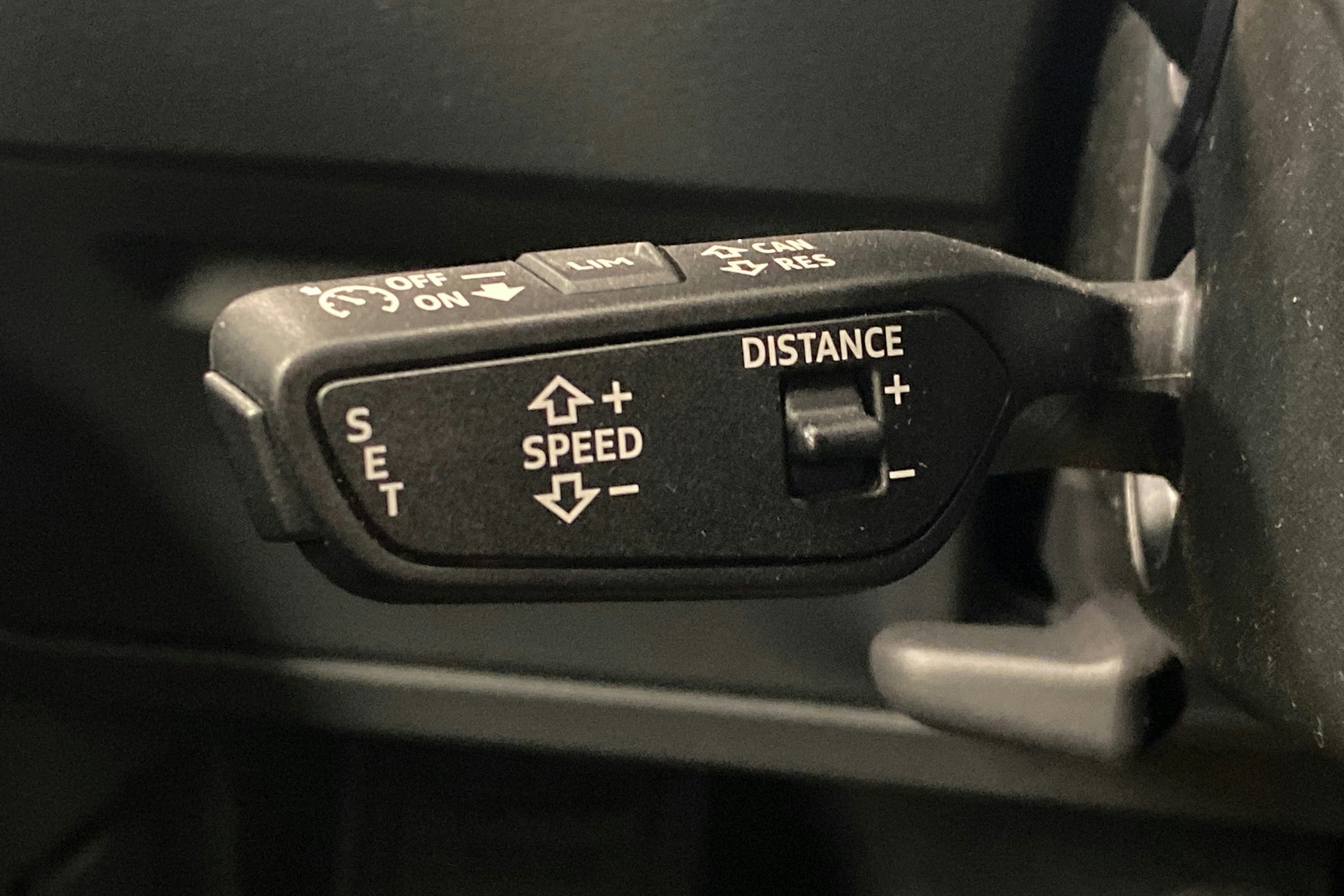 harmaa Audi Q8 e-tron 2023 kuva 19.