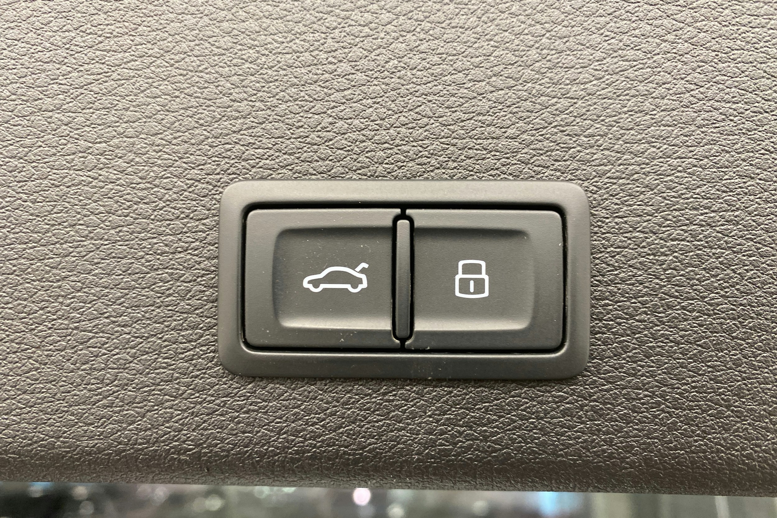 harmaa Audi Q8 e-tron 2023 kuva 20.