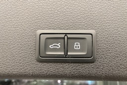 harmaa Audi Q8 e-tron 2023 kuva 20.