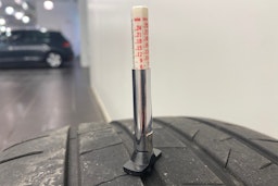 harmaa Audi Q8 e-tron 2023 kuva 22.