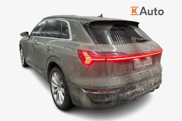 Harmaa Audi Q8 e-tron 2023 kuva 2.