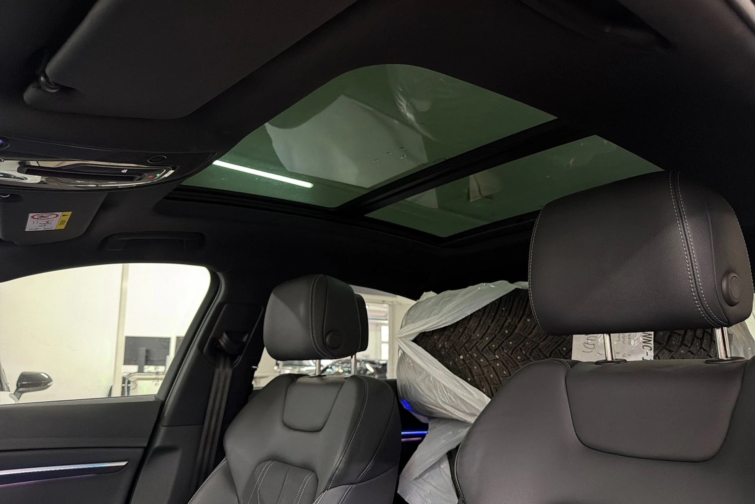 ruskea (beige) Audi Q8 e-tron 2024 kuva 4.