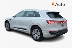 valkoinen Audi Q8 e-tron 2023 kuva 2.