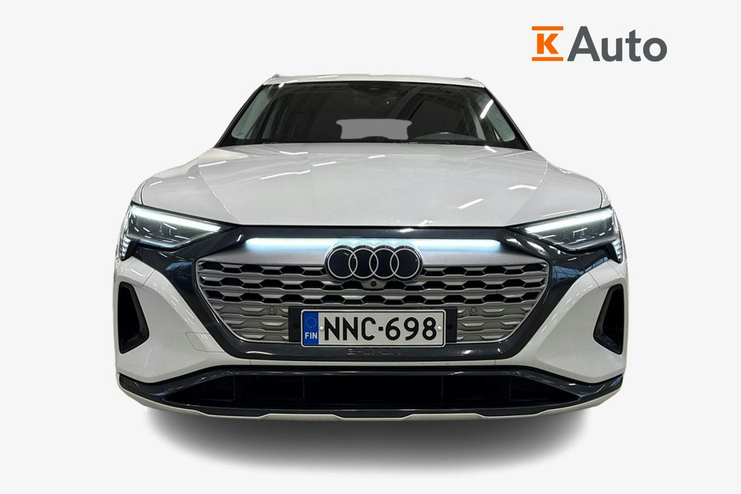 valkoinen Audi Q8 e-tron 2023 kuva 5.
