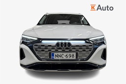 valkoinen Audi Q8 e-tron 2023 kuva 5.