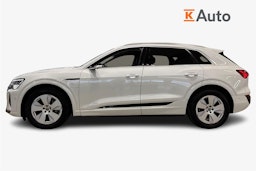 valkoinen Audi Q8 e-tron 2023 kuva 6.