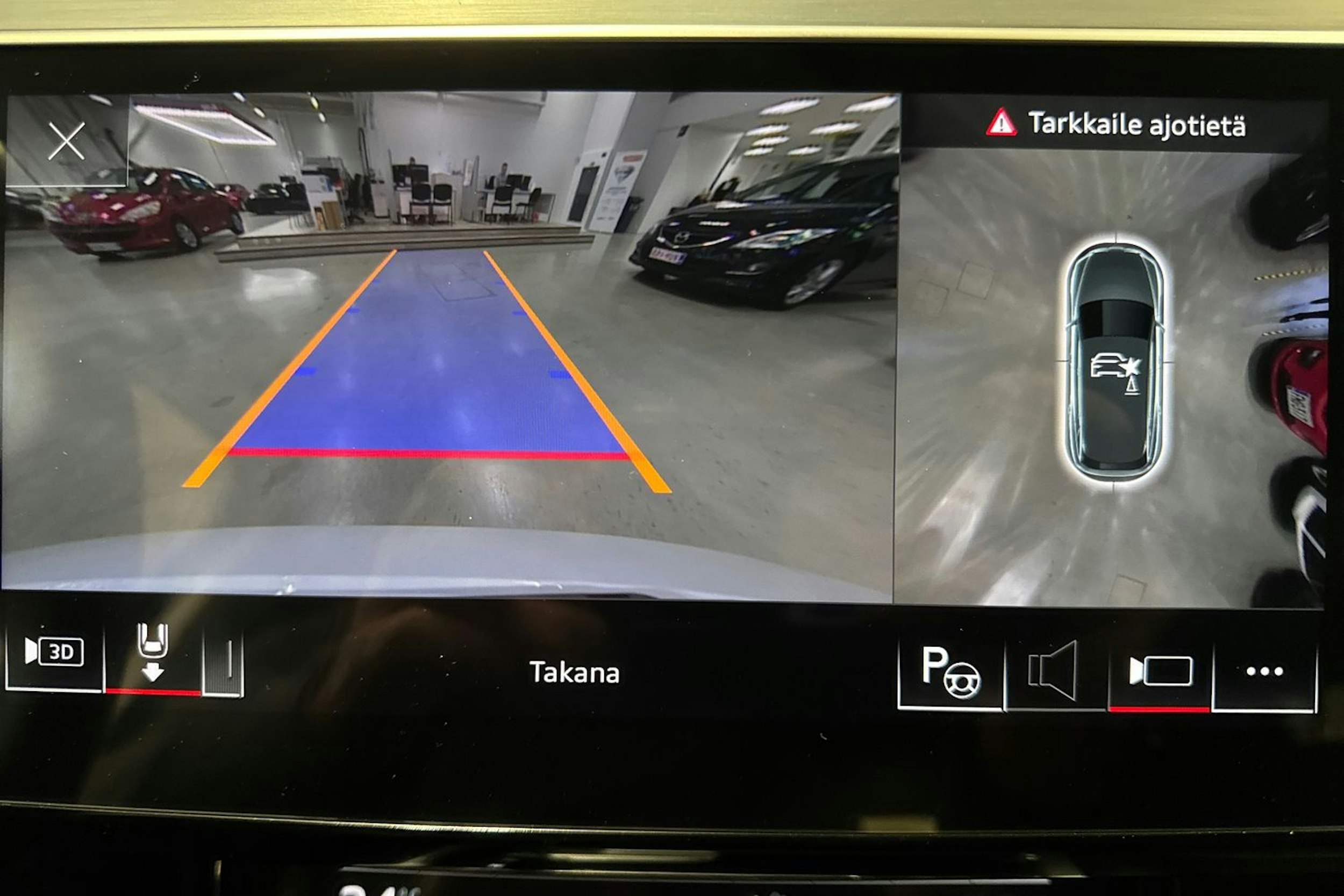 valkoinen Audi Q8 e-tron 2023 kuva 17.