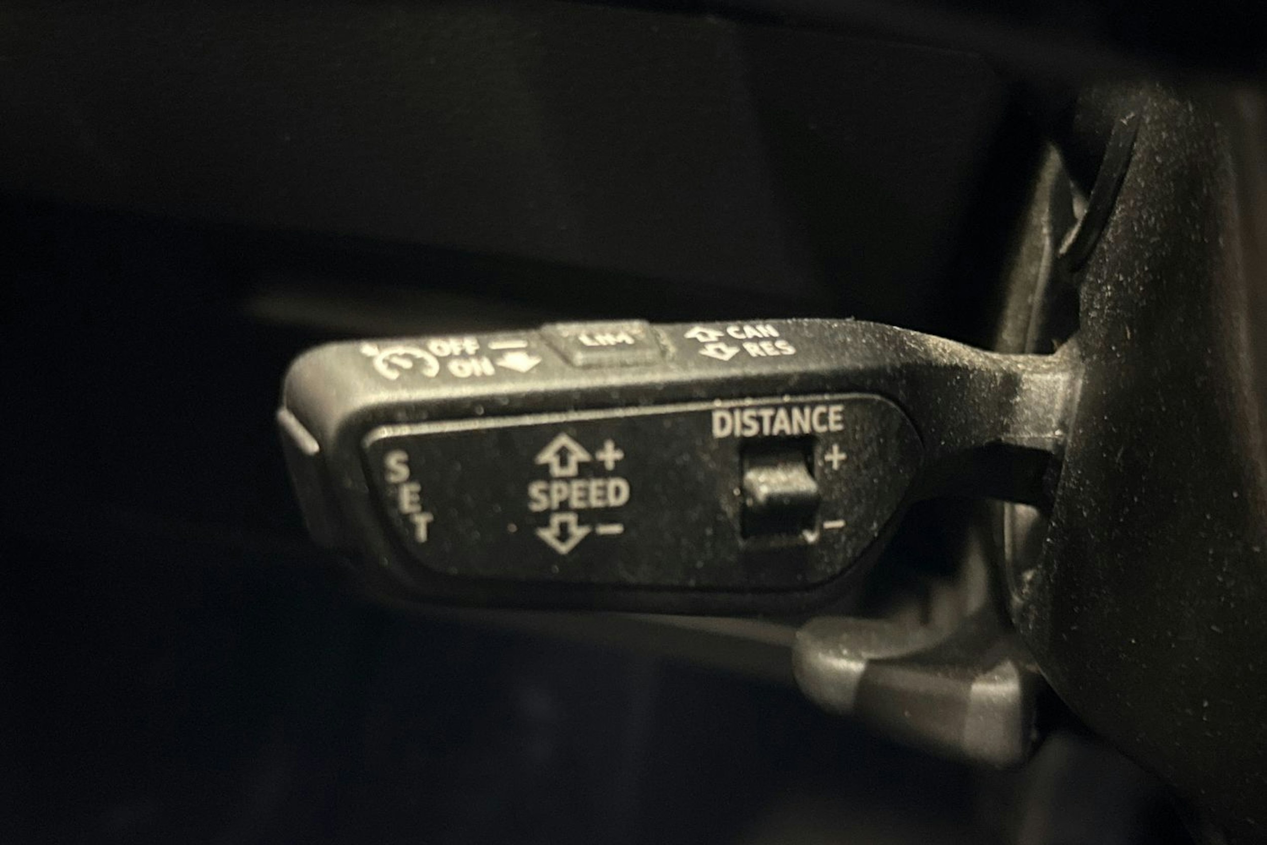 valkoinen Audi Q8 e-tron 2023 kuva 20.