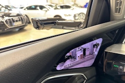 valkoinen Audi Q8 e-tron 2023 kuva 21.