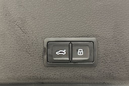 valkoinen Audi Q8 e-tron 2023 kuva 24.