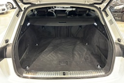 valkoinen Audi Q8 e-tron 2023 kuva 25.