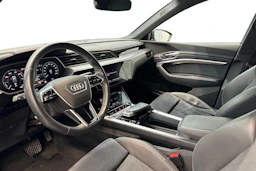 musta Audi Q8 e-tron 2024 kuva 3.