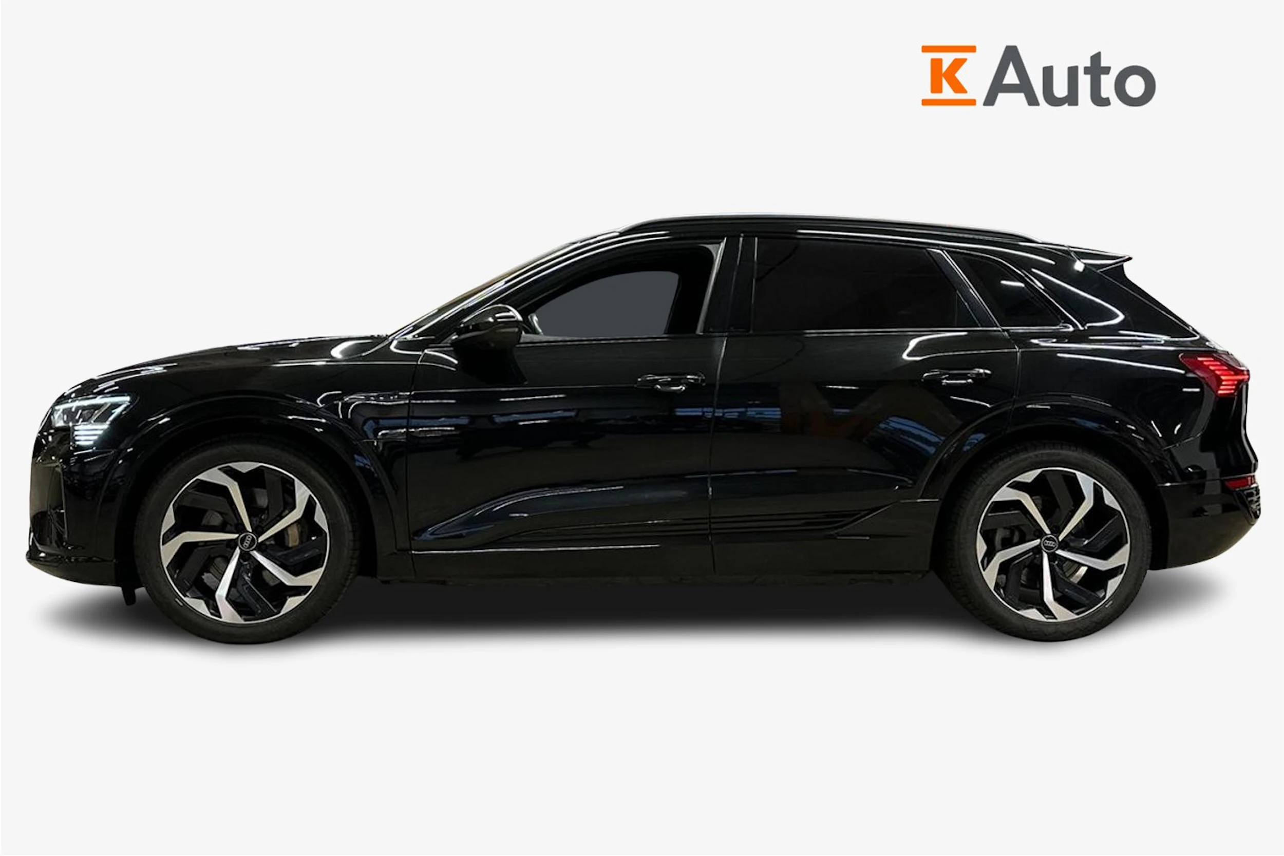 musta Audi Q8 e-tron 2024 kuva 5.