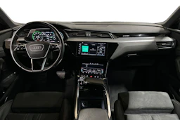 musta Audi Q8 e-tron 2024 kuva 7.
